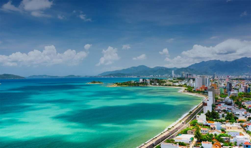 Thành phố biển Nha Trang biển xanh và cát trắng