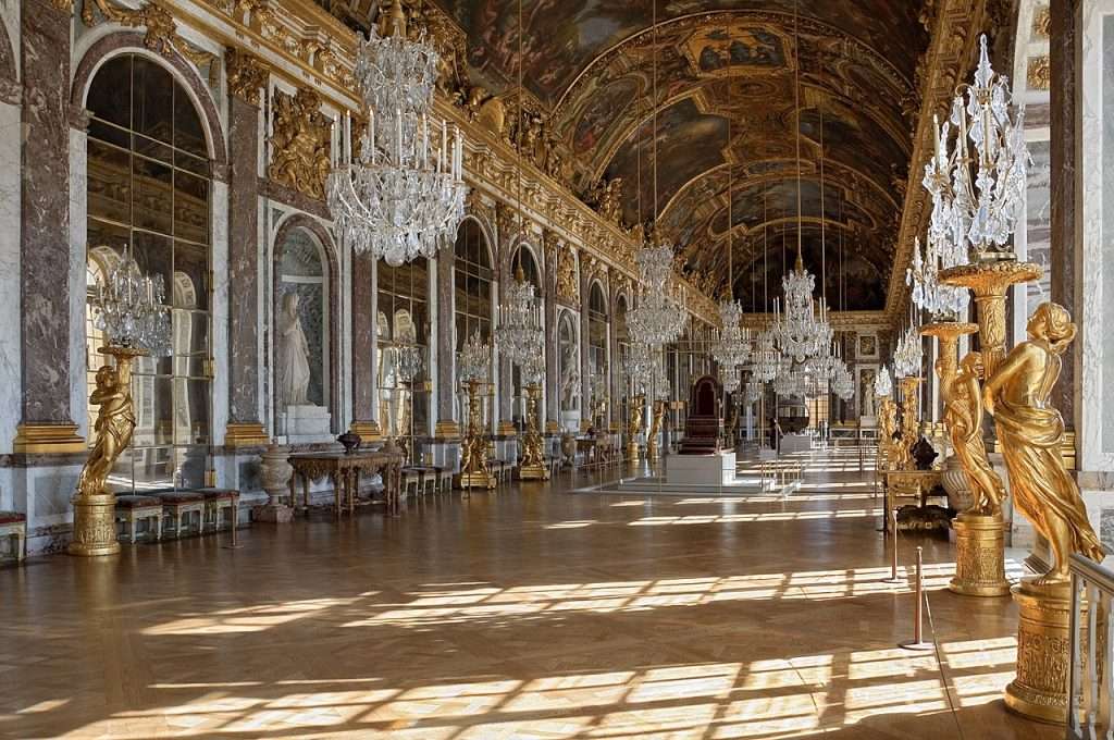 Cung điện Versailles được xem là tinh hoa nghệ thuật kiến trúc Pháp trong suốt thế kỷ 17 và 18