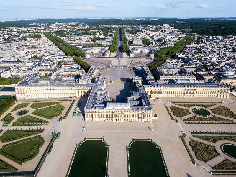 Cung điện Versailles - Biểu tượng của quyền lực hoàng gia và sự xa hoa của triều đình Pháp lúc bấy giờ 