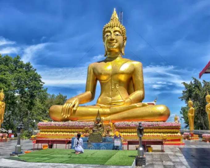 Tượng Phật được đúc bằng vàng
