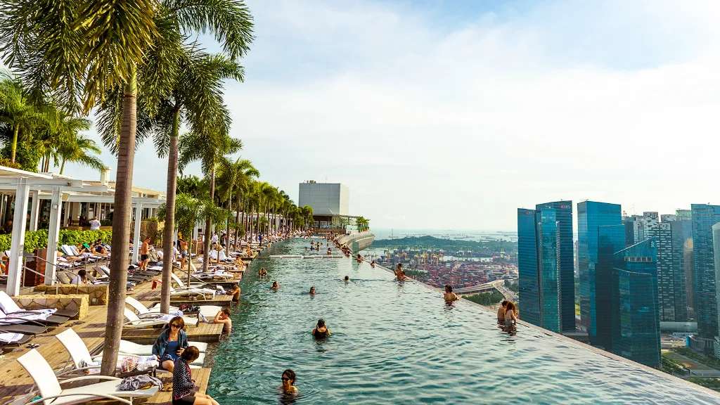 Hồ bơi vô cực trên nóc Marina bay sands @singaporetourismboard