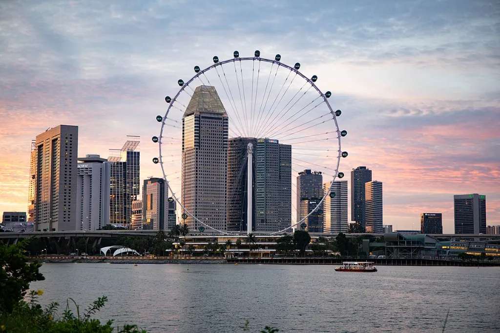 Singapore flyer vào hoàng hôn @wikipedia