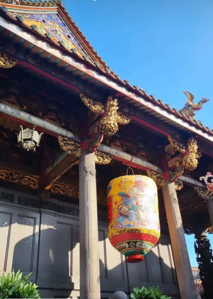 Một góc cổ kính của chùa Long Sơn