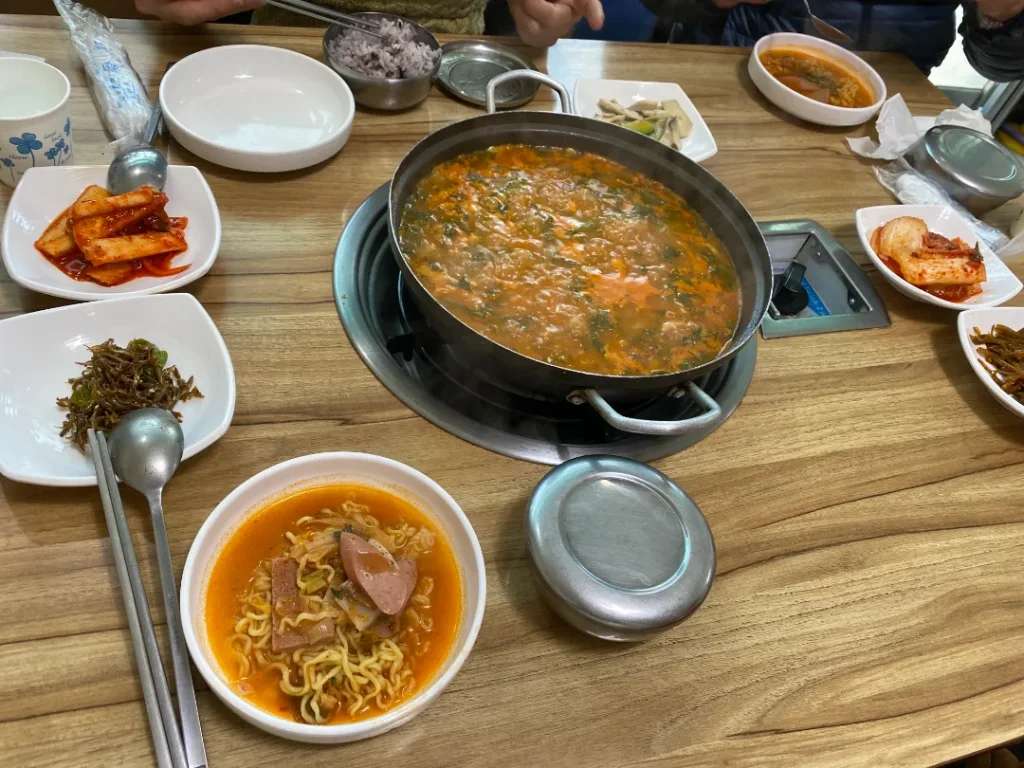 Kimchi có trong hầu hết các bữa ăn của người Hàn Quốc