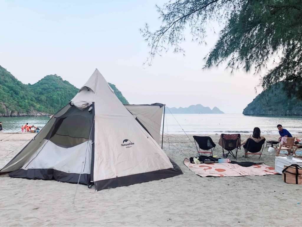 cắm trại tại bãi Tùng Thu