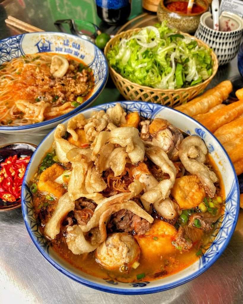 Bát bún riêu tóp mỡ đẹp mắt ở Hà Nội