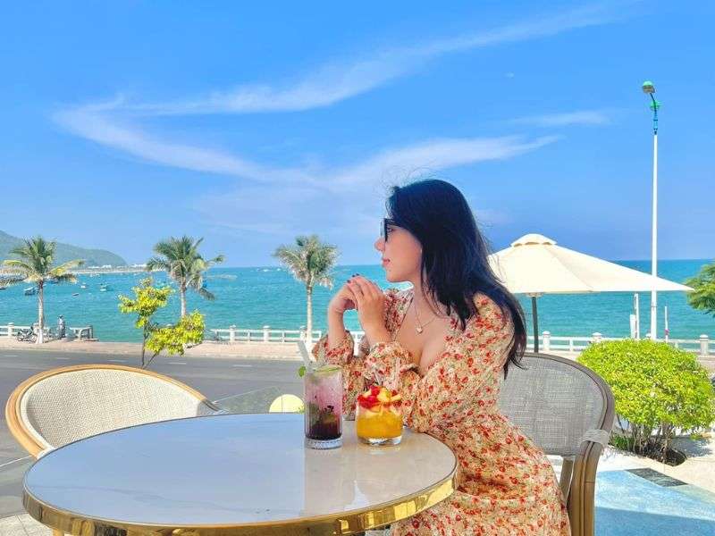 cafe view biển Nha Trang