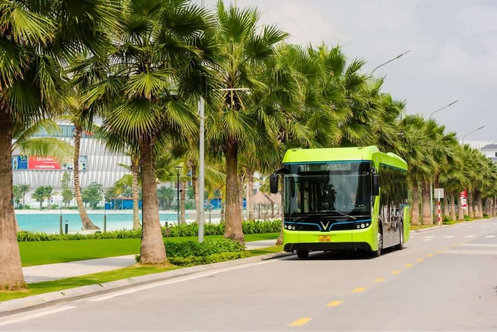 Đi xe bus đến cầu Ánh Sao