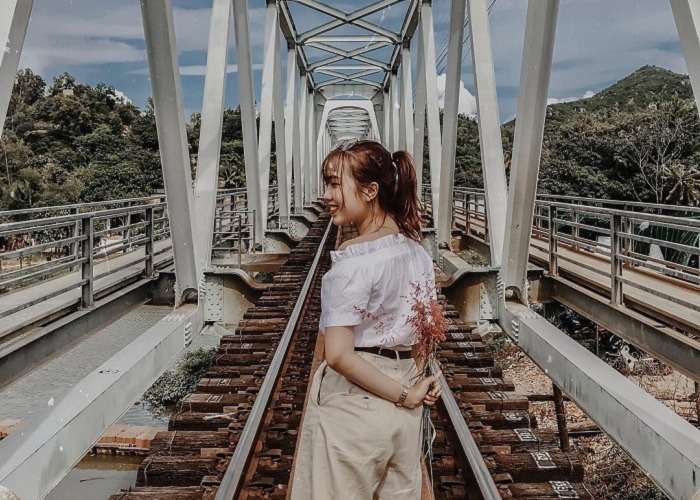 Tham quan cầu sắt tại Nha Trang
