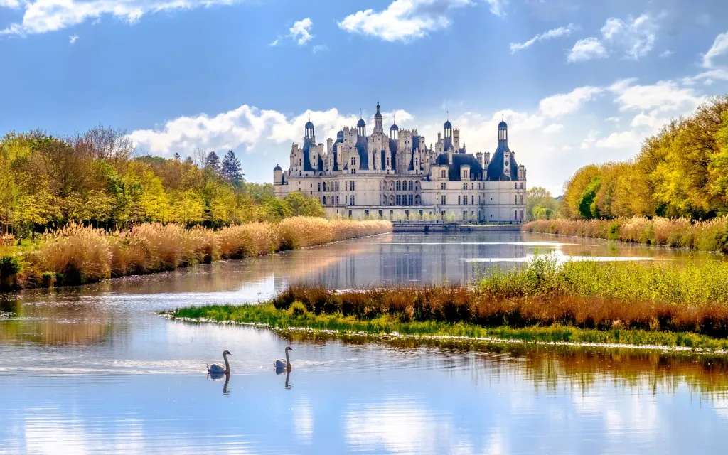 Lâu đài Chambord, lâu đài Pháp thời trung cổ hoàng gia tại Thung lũng Loire ở Pháp, Châu Âu 