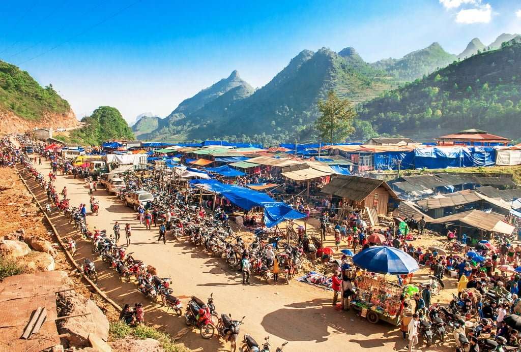 chợ ở vùng biên giới Việt Lào