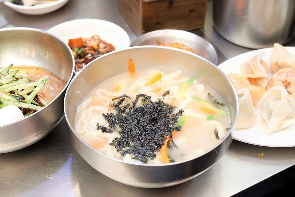 Món Kalguksu