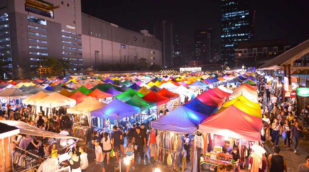 Sự đông đúc của khu chợ vào buổi tối @phuotvivu