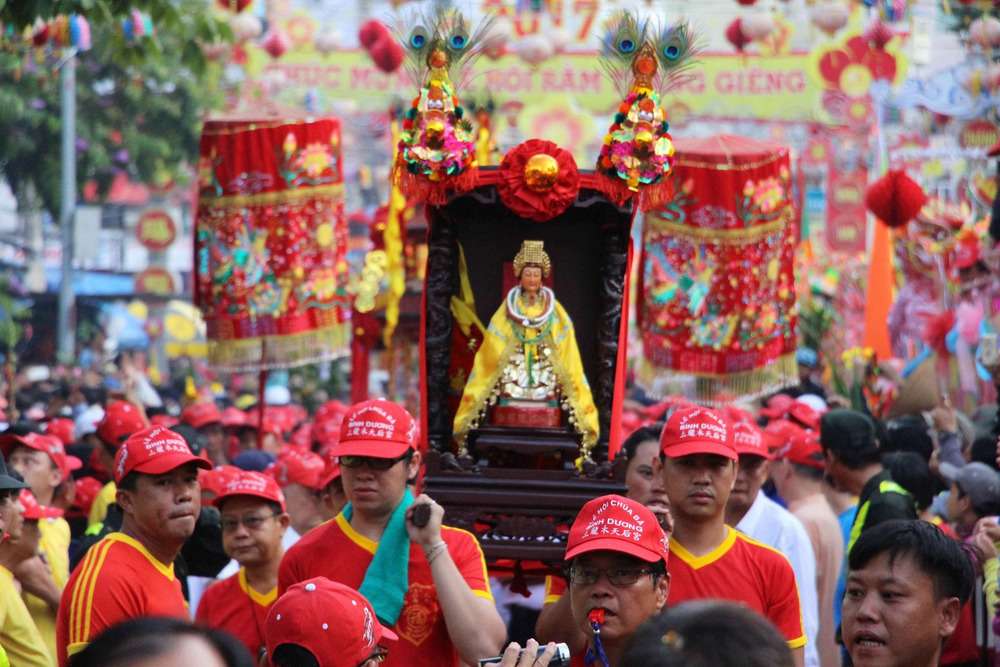 Tượng Bà Thiên Mẫu