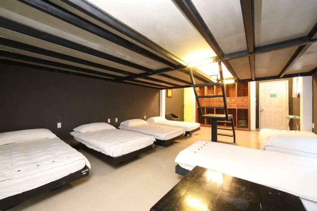 Phòng Dorm tập thể tại The Common Room Hotel