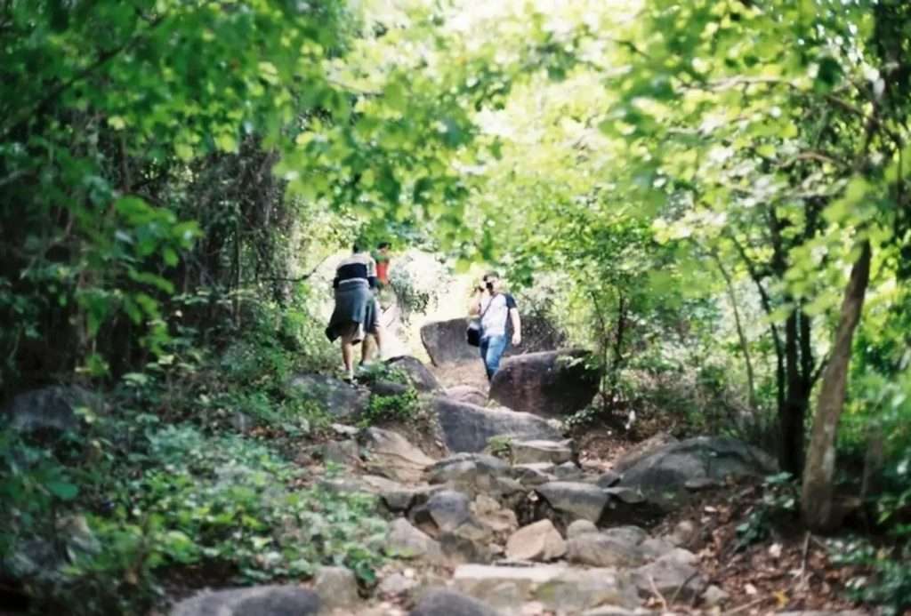 trekking tại chùa núi Tà Cú