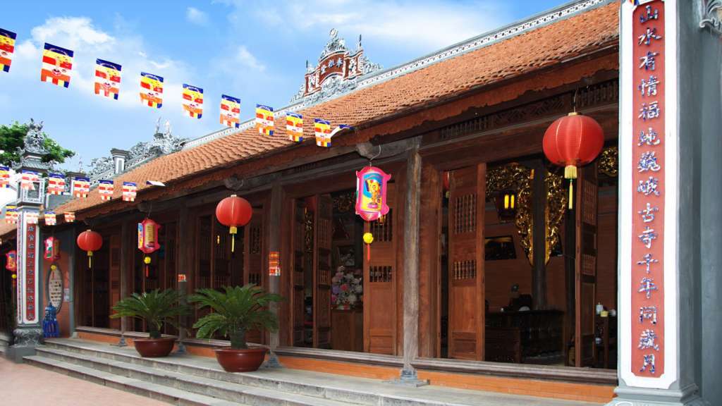 Các gian cửa cổ tại chùa Thành 