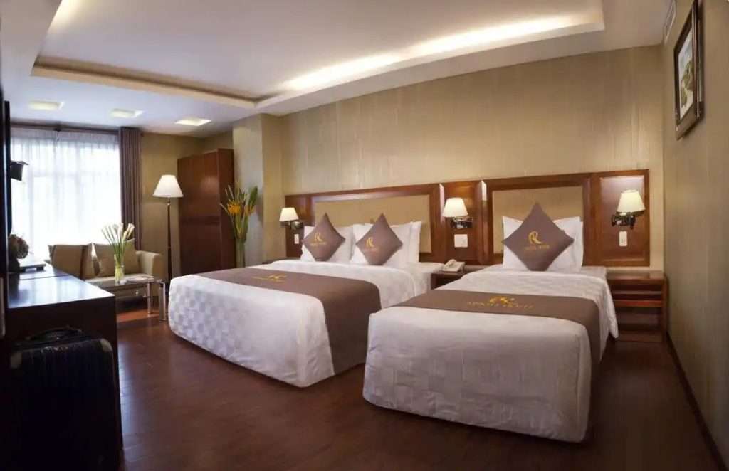 Khách sạn Aristo Hotel