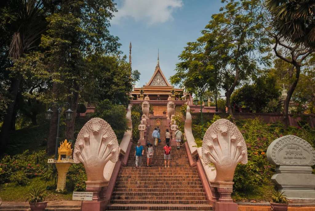 Chùa Wat Phnom - Biểu tượng linh thiêng Đông Nam Á 