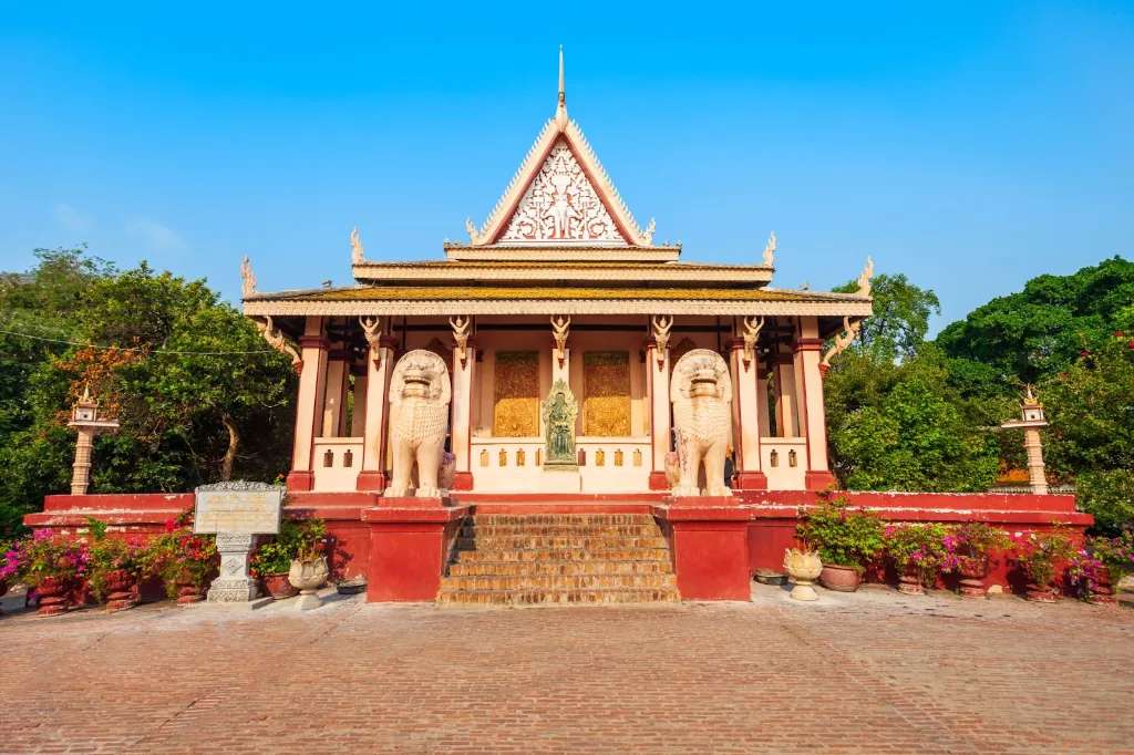 Wat Phnom là biểu tượng tín ngưỡng thiêng liêng tại Campuchia 