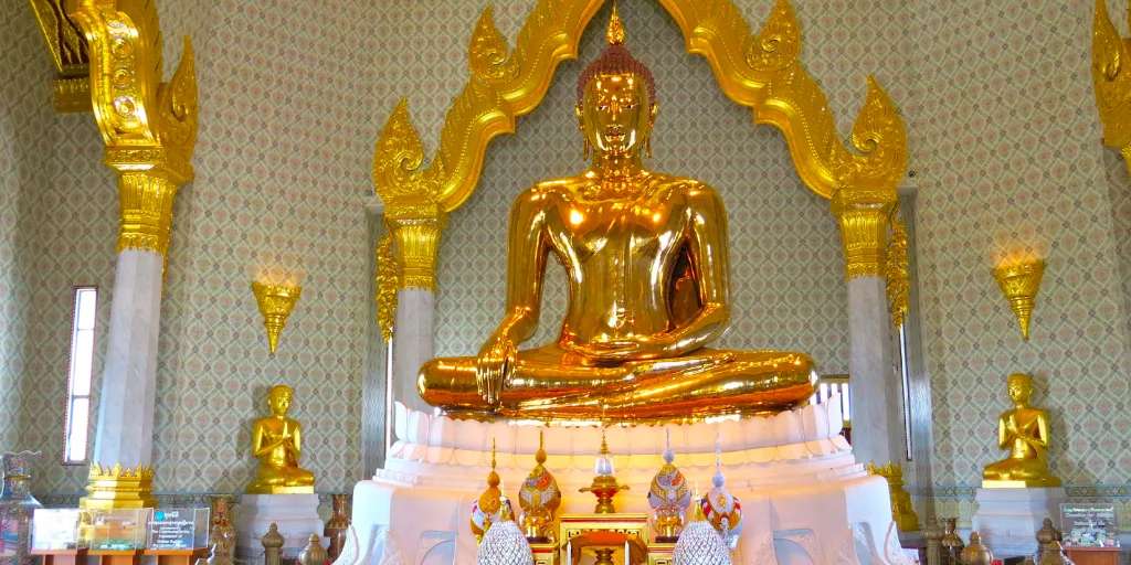 Tượng Phật bằng vàng nổi tiếng tại chùa?