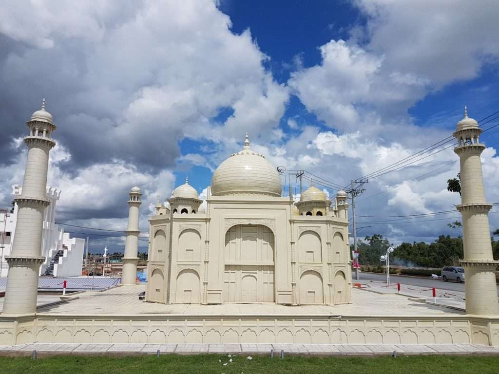 Lăng Taj Mahal tại công viên 7 kỳ quan