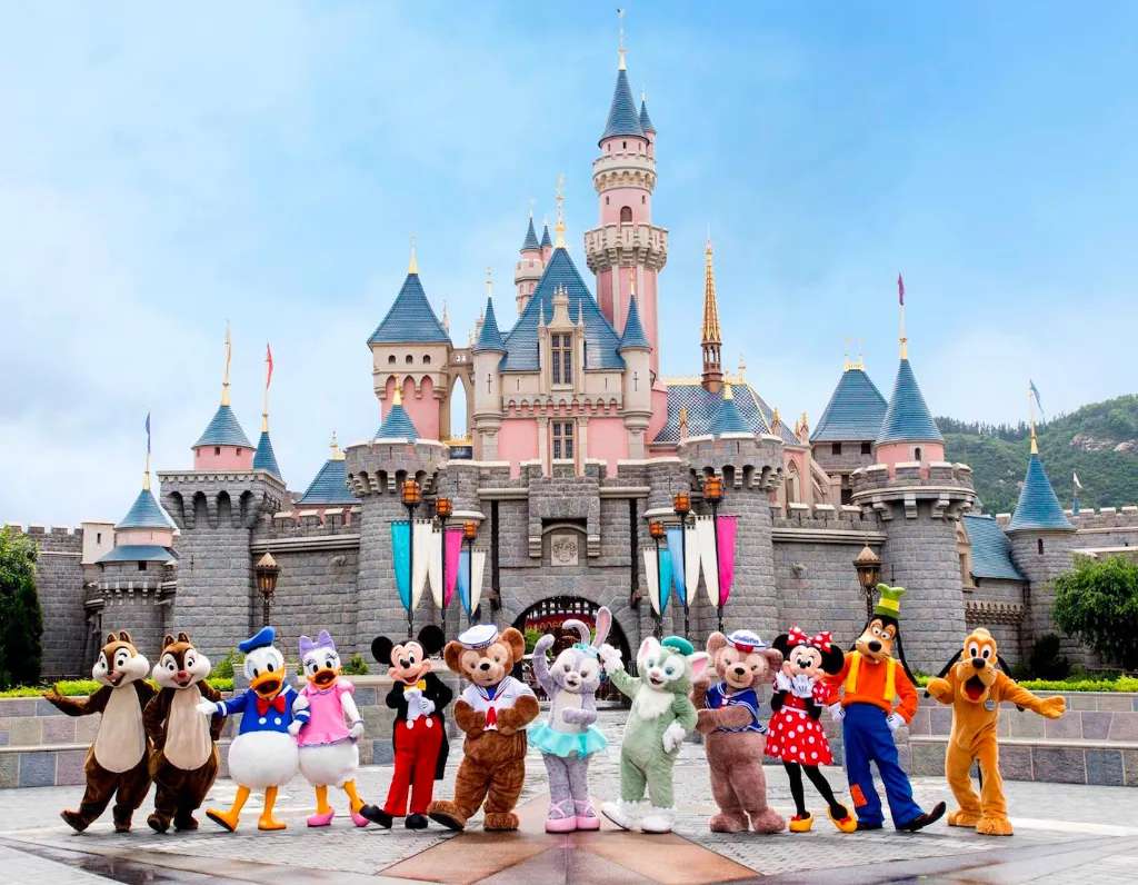 Có nhiều địa điểm vui chơi tại Disneyland Mỹ