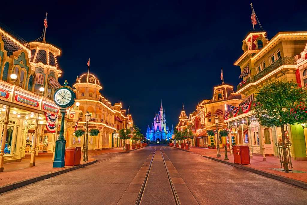 Con đường đầu tiên khi đến Disneyland Mỹ 