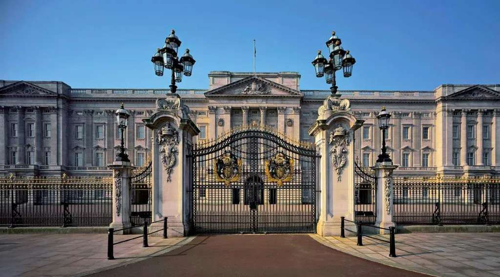 Giá vé vào cổng cung điện Buckingham