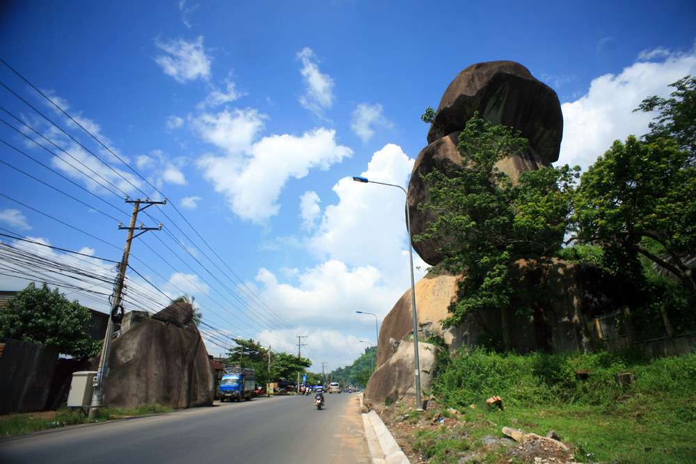 Đá Ba Chồng tại Đồng Nai