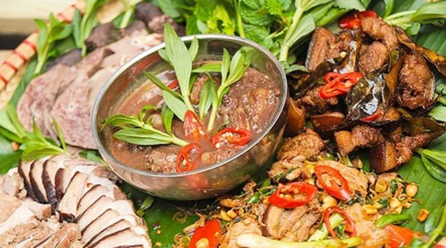 Thịt lợn mán thui luộc Đầm Đa