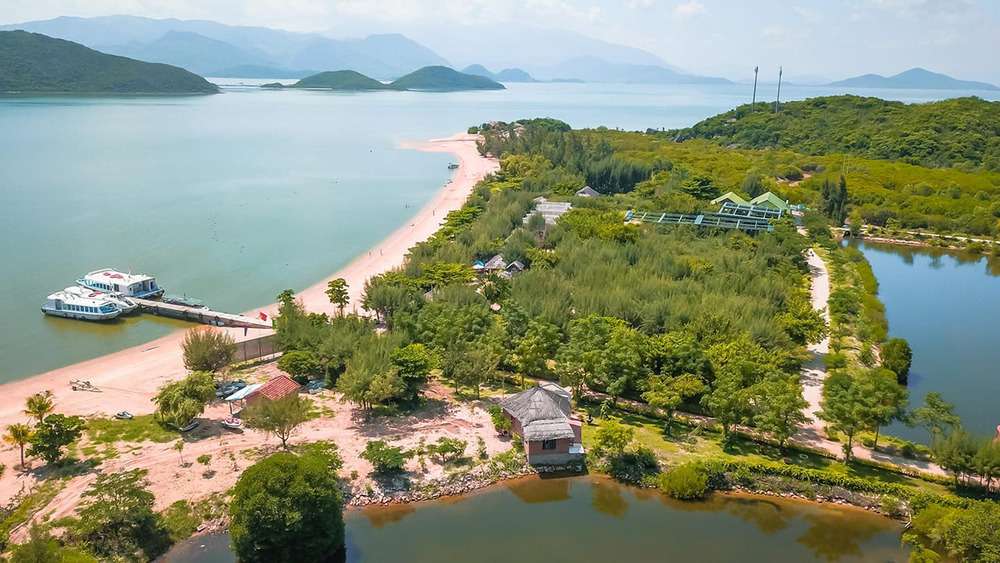 Đảo Khỉ ở Nha Trang nhìn từ trên cao