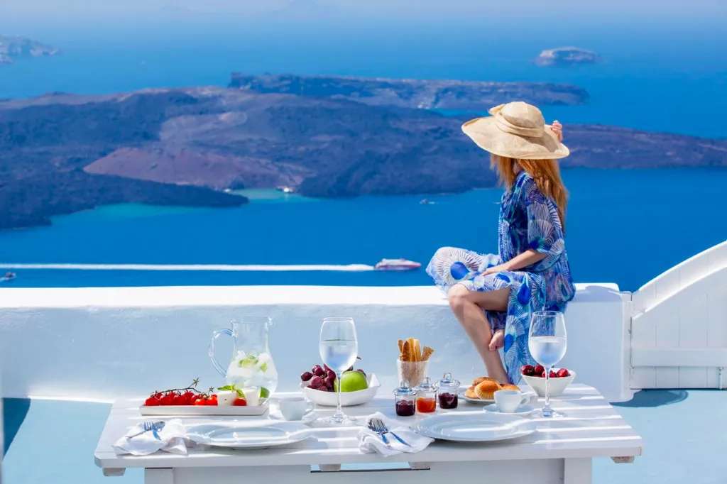 Tham quan du lịch tại đảo Santorini  