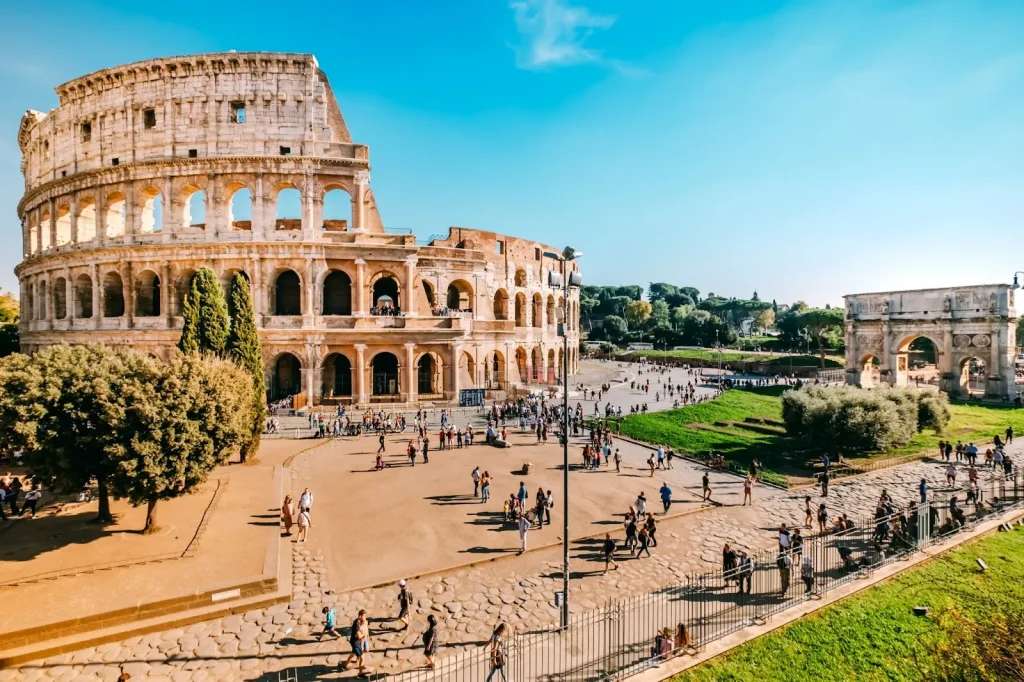 Đấu trường La Mã Colosseum biểu tượng của Rome @Shutterstock