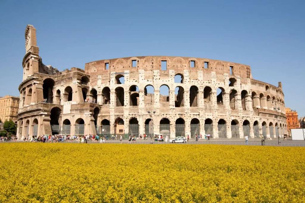 Colosseum là công trình kiến trúc đứng tự do, có hình elip khổng lồ @Shutterstock 