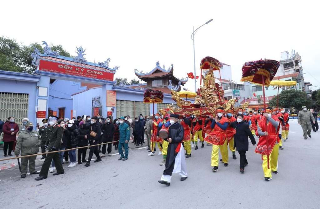 Lễ rước bát hương khắp con phố trung tâm của Lạng Sơn