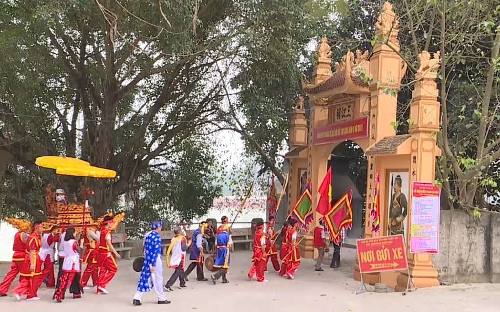 Đền Tam Giang