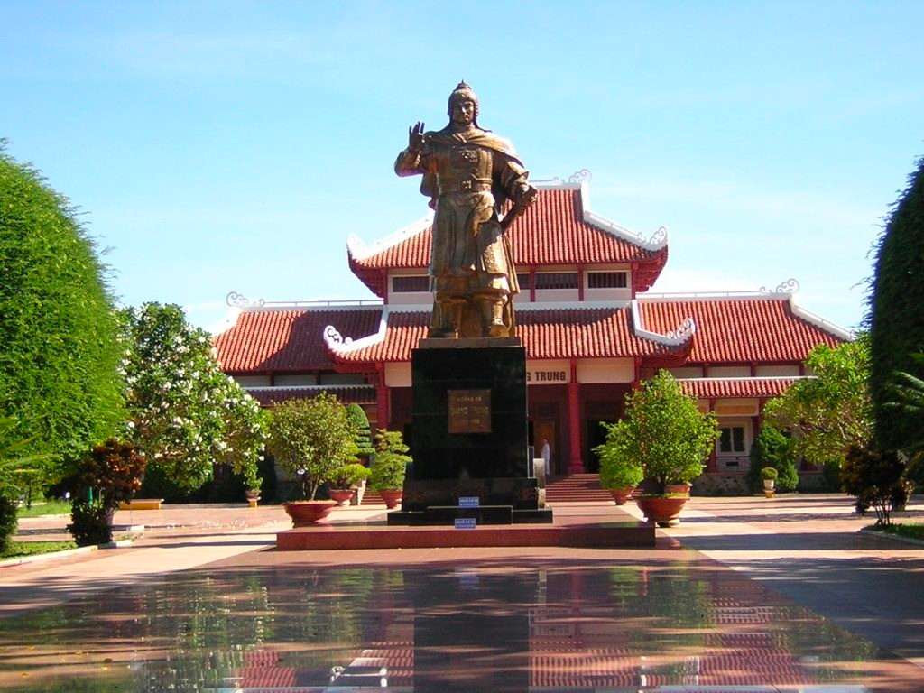 Tượng vua Quang Trung