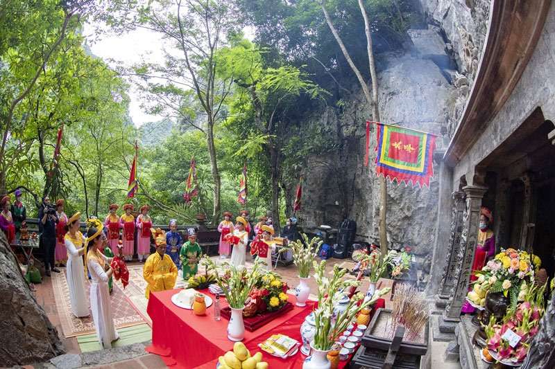 tham quan Đền Trần Tràng An