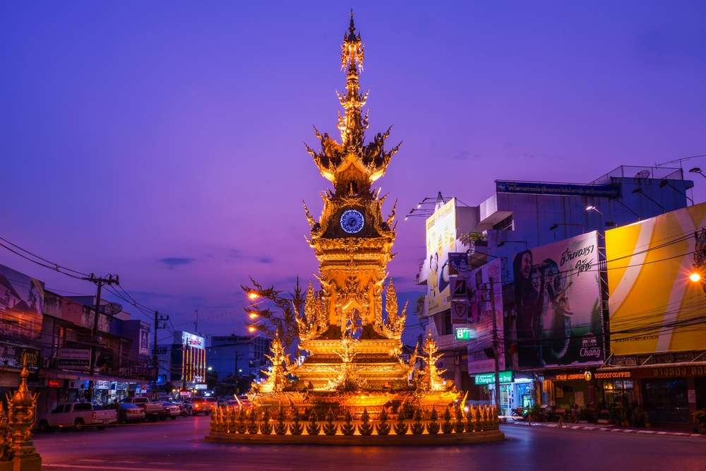 Tháp đồng hồ vàng Chiang Rai