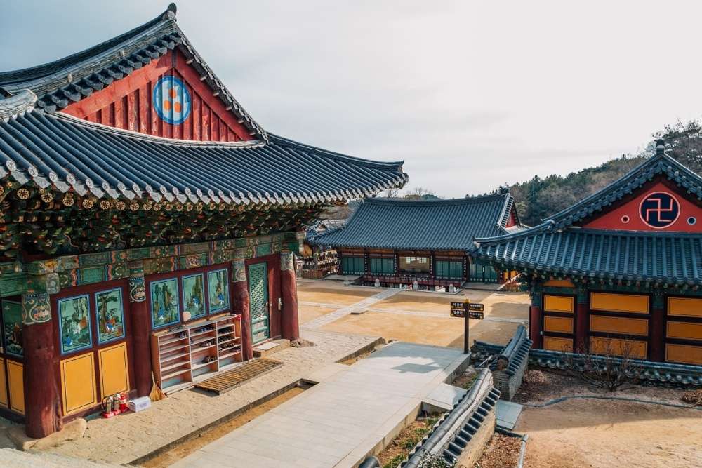 Đền Donghwasa