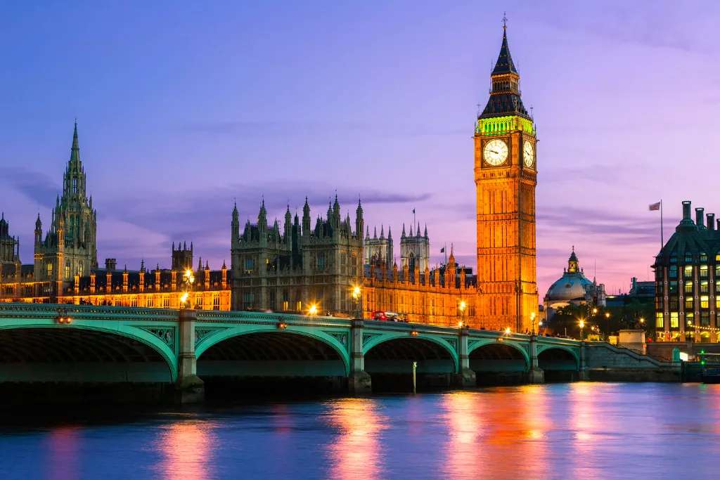 Du khách có khá nhiều lựa chọn di chuyển đến tháp Big Ben 