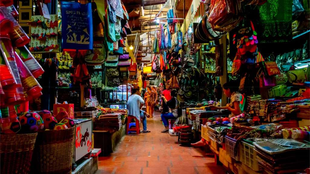 Ghé thăm Toul Tom Poung Market 