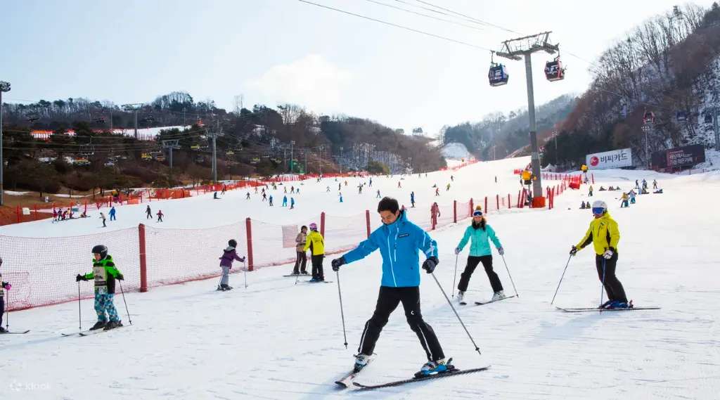 Đi trượt tuyết tại công viên Vivaldi Park Ski World