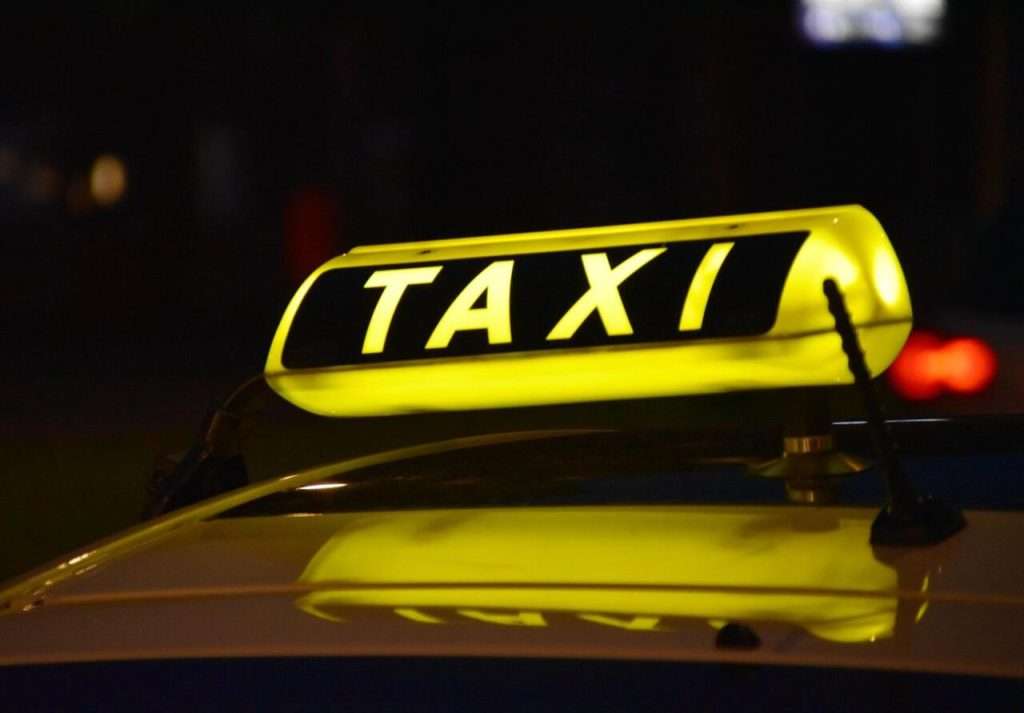 Đi taxi tại Vân Đồn