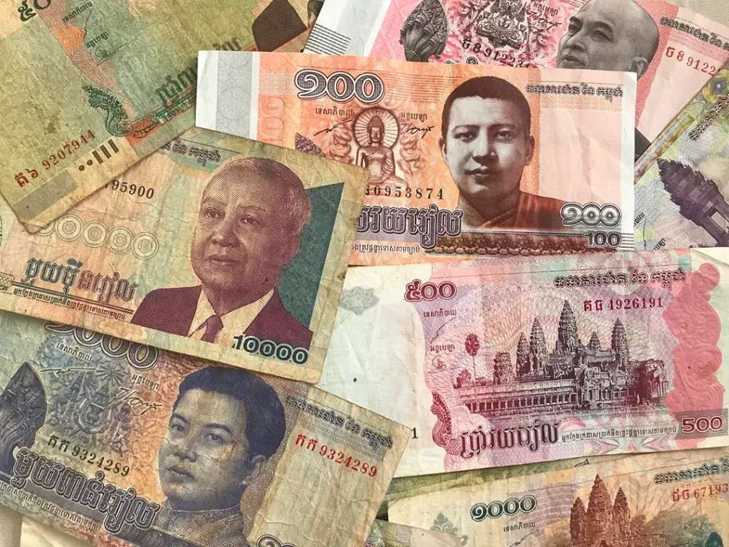 Du khách nhớ đổi qua tiền Campuchia để sử dụng 