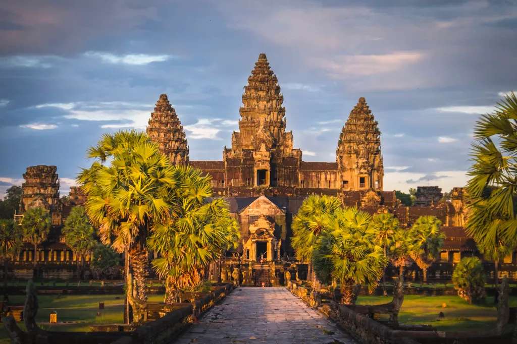 Du khách có thể ghé thăm Campuchia tất cả thời gian trong năm để tham quan các địa danh 