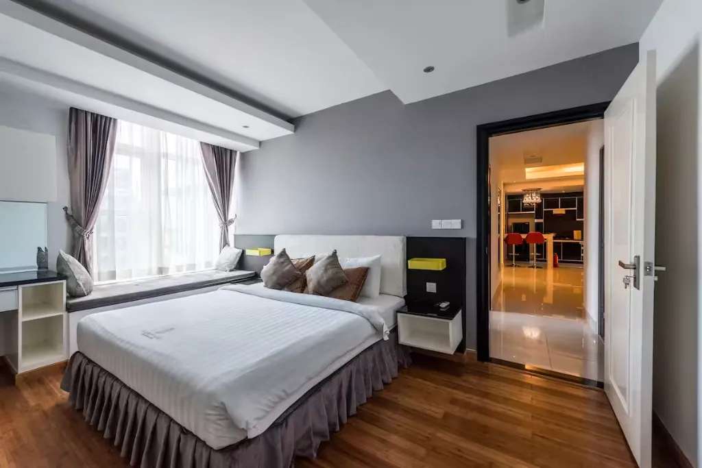 Không gian rộng rãi và đầy đủ tiện nghi tại khách sạn Naki Suites