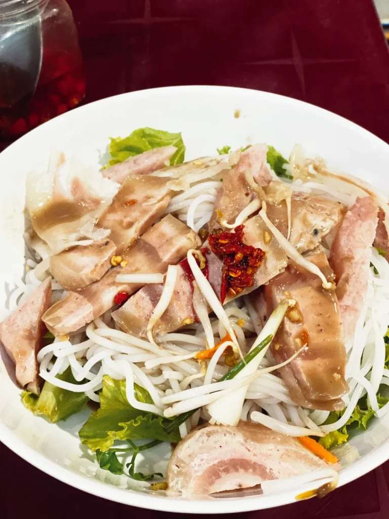 Bún mắm nêm đầy đủ topping