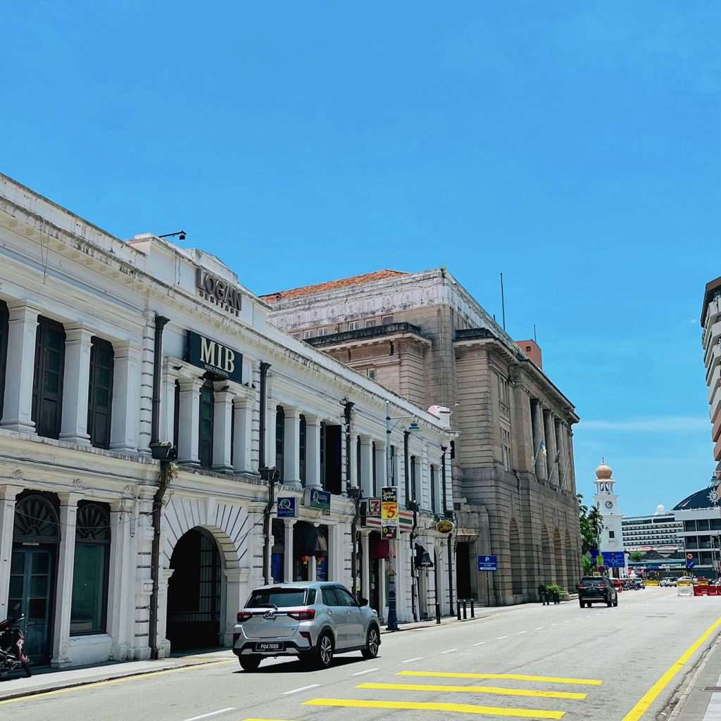 Con đường Beach Street dẫn đến tháp đồng hồ Jubilee Clock Tower